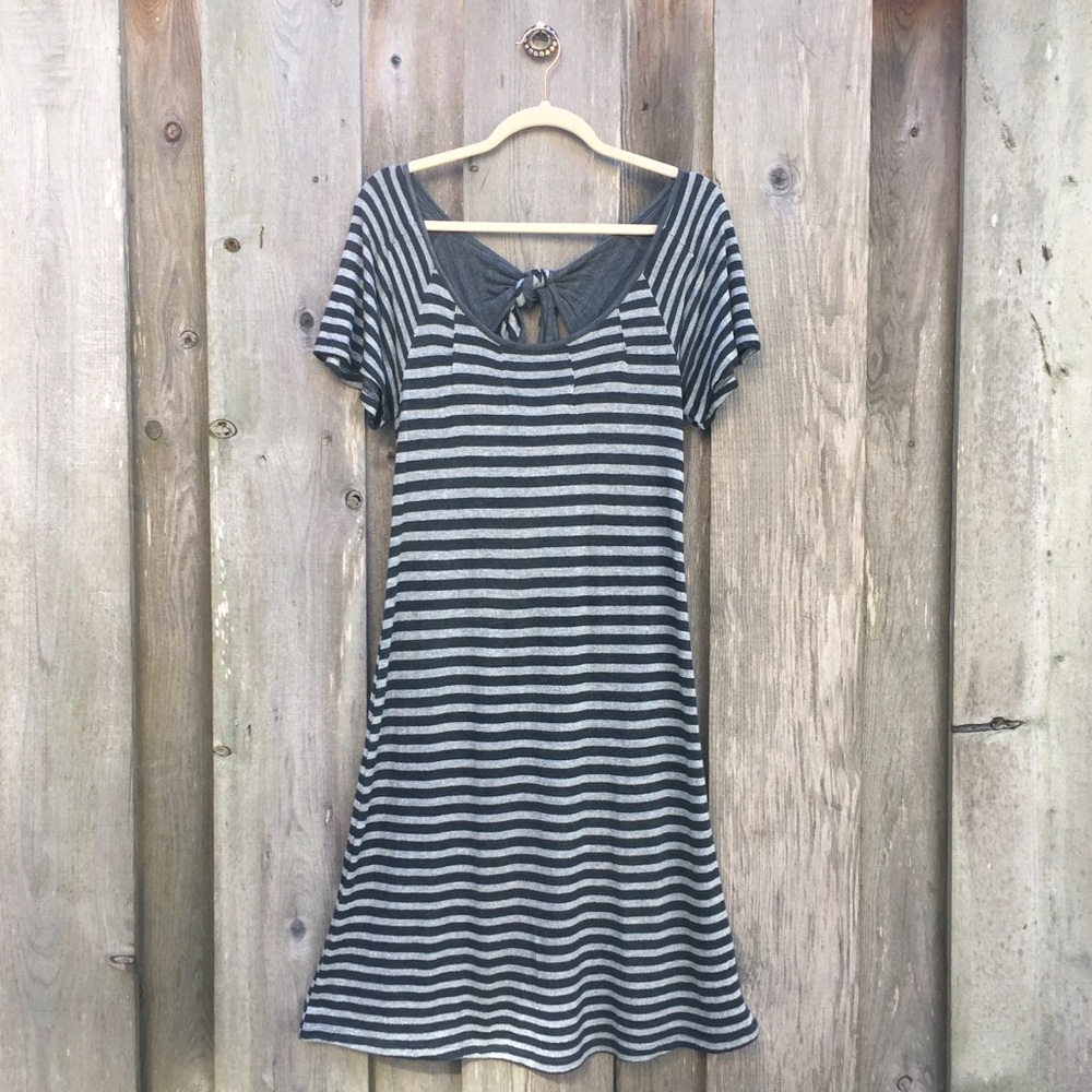 Splendid for Barney’s dress—purple & silver striped—below the knee—comfy—size L